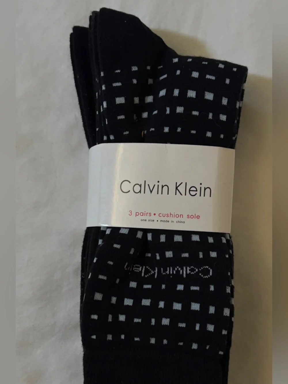 Calvin Klein Men’s 12 Pair Cushion Sole Crew Socks Black Gray Assorted New